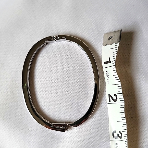 Swarovski Authentic Swan Signed Silver Crystal Hinged Classic Bangle Bracelet - Picture 3 of 5